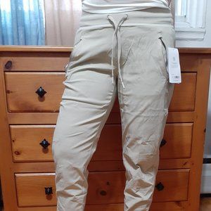 Pantalon Athleta beige taille 6